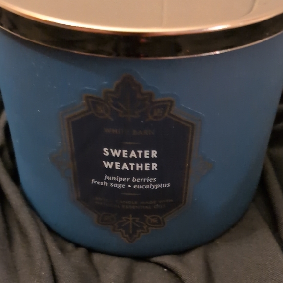 White Barn Sweater Weather Candle - Deep Blue - Picture 6 of 6